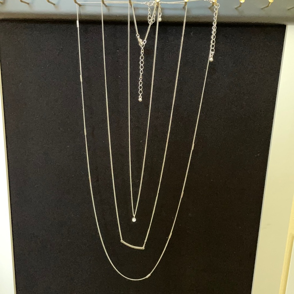 Silver tone minimal necklace set